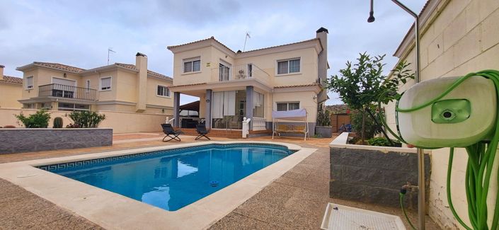 Image No.1-3 Bed Villa for sale