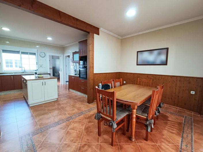 Image No.17-4 Bed Townhouse for sale