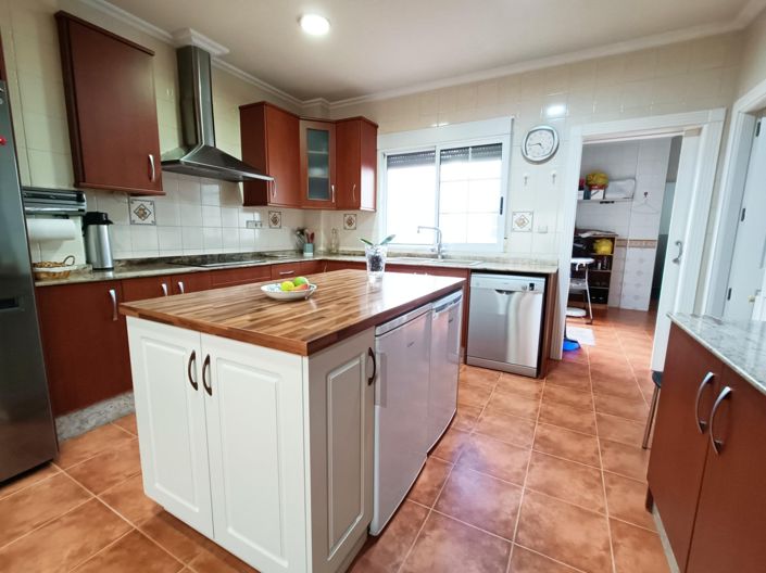 Image No.19-4 Bed Townhouse for sale