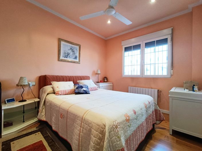 Image No.28-4 Bed Townhouse for sale