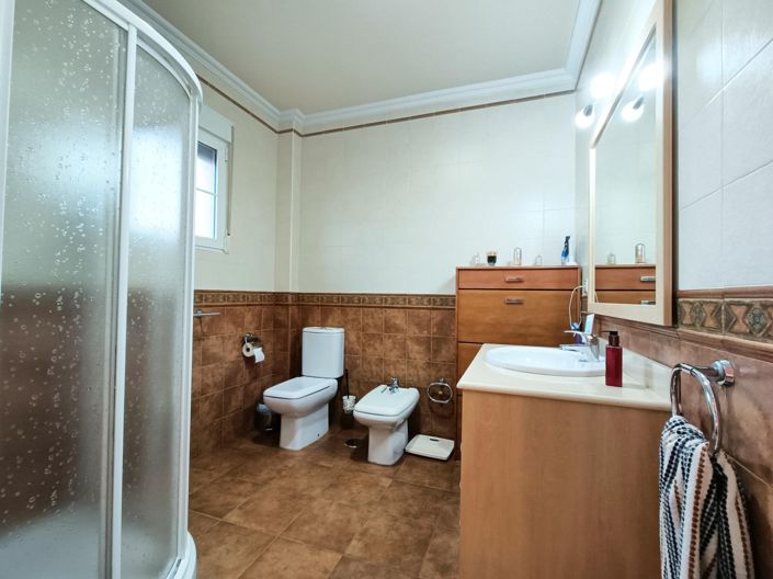 Image No.32-4 Bed Townhouse for sale