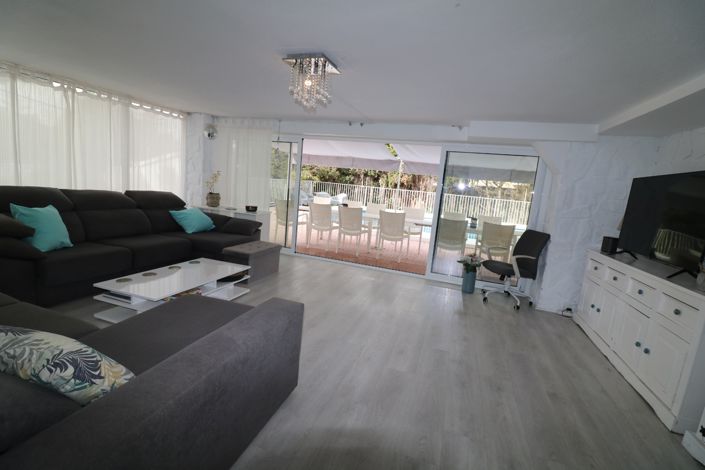 Image No.45-5 Bed Villa for sale