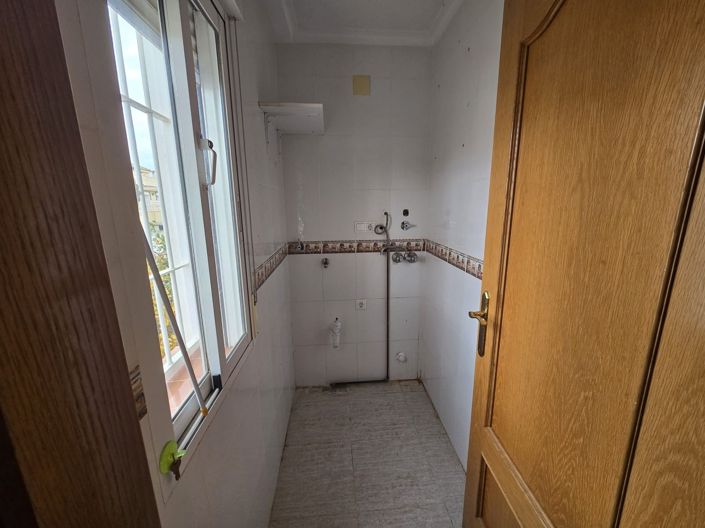 Image No.34-5 Bed Villa for sale