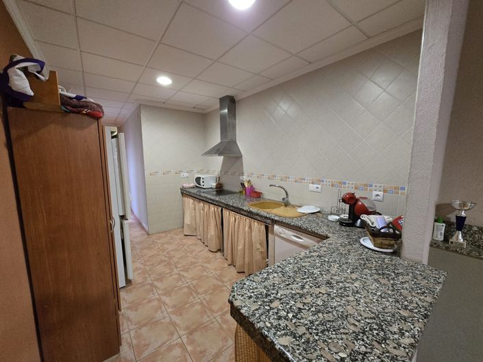 Image No.11-6 Bed Townhouse for sale