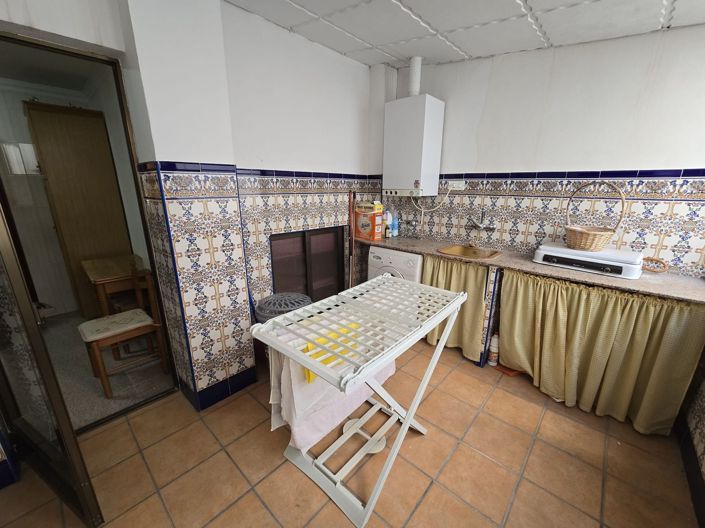 Image No.28-6 Bed Townhouse for sale