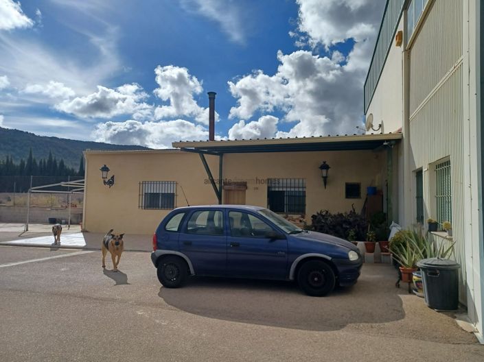 Image No.2-4 Bed Country House for sale