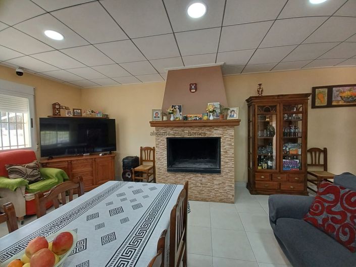 Image No.23-4 Bed Country House for sale