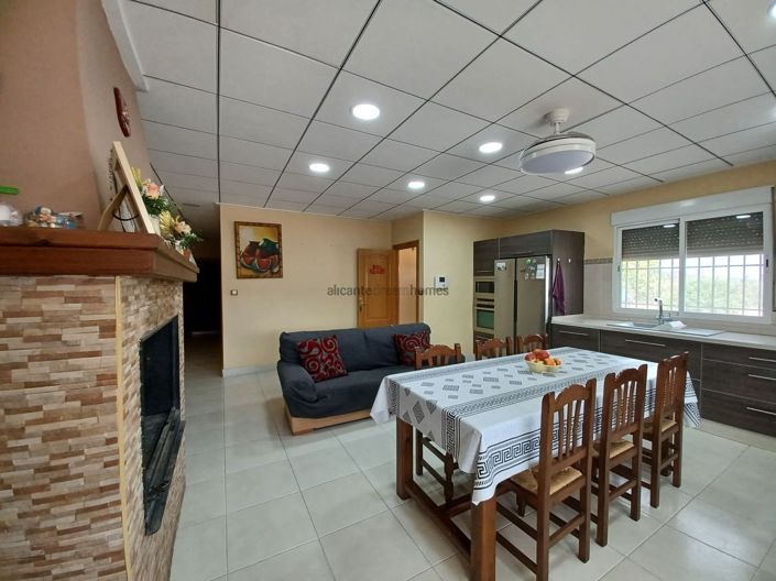 Image No.24-4 Bed Country House for sale