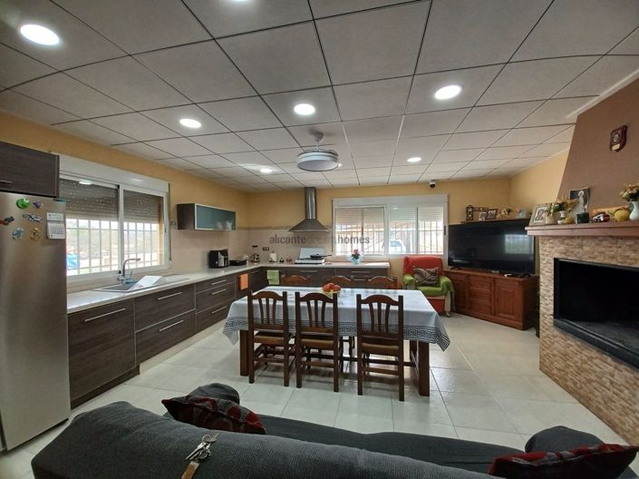 Image No.25-4 Bed Country House for sale