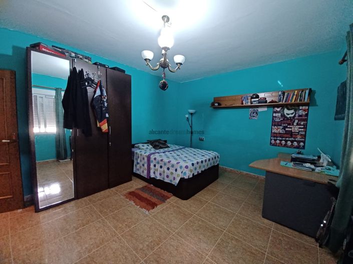 Image No.34-4 Bed Country House for sale