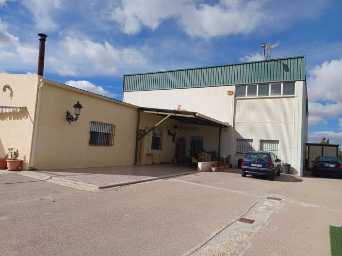 Image No.4-4 Bed Country House for sale