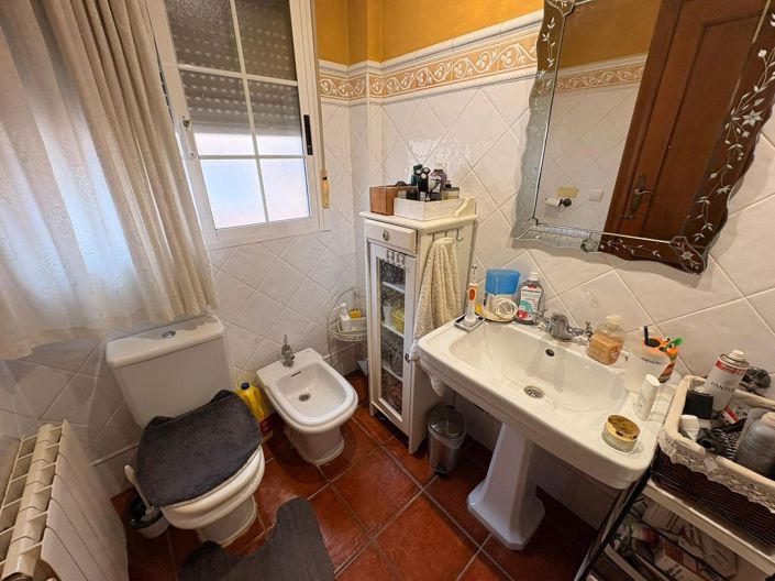 Image No.25-3 Bed Semi-Detached for sale