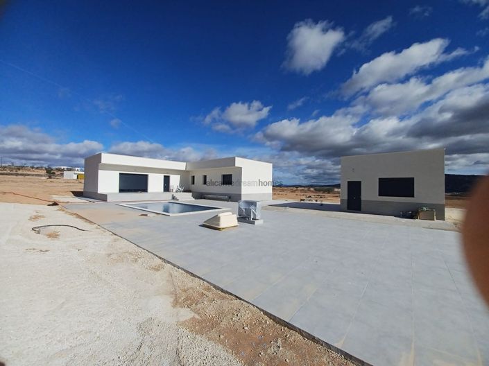 Image No.3-3 Bed Villa for sale