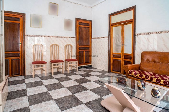 Image No.25-6 Bed Townhouse for sale