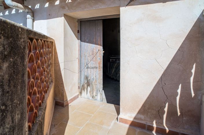 Image No.28-6 Bed Townhouse for sale