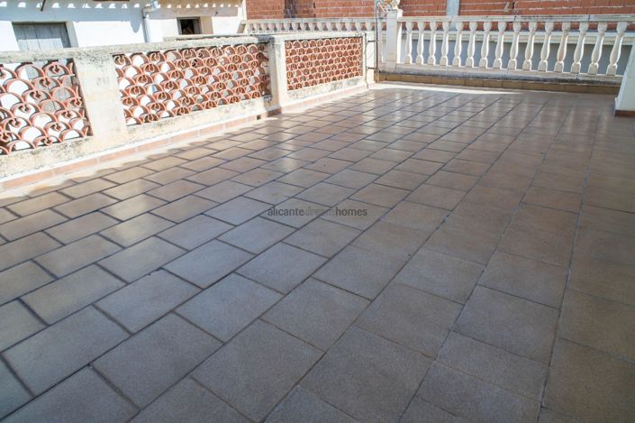 Image No.30-6 Bed Townhouse for sale