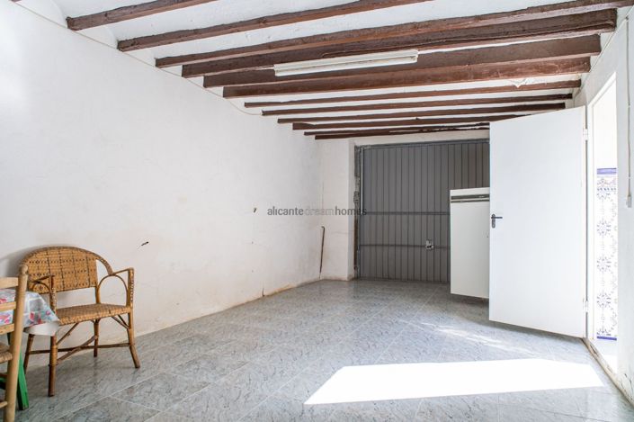 Image No.36-6 Bed Townhouse for sale