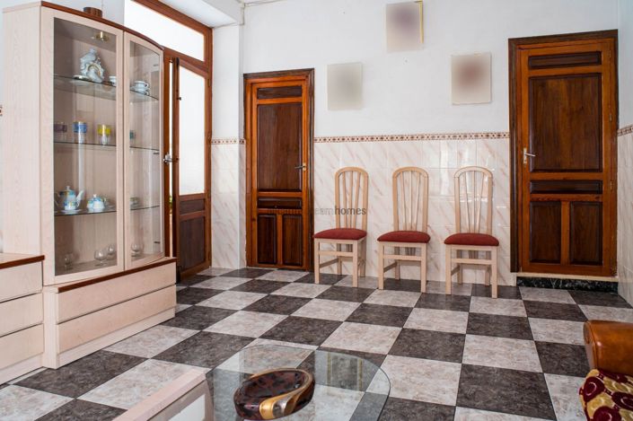 Image No.47-6 Bed Townhouse for sale