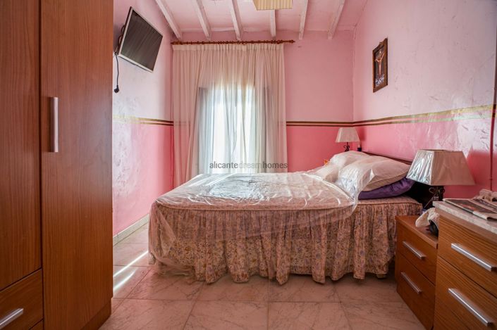 Image No.37-5 Bed Country House for sale