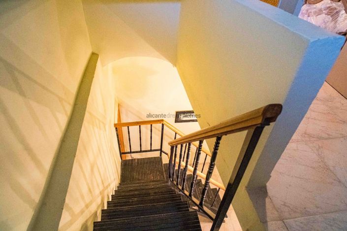 Image No.40-5 Bed Country House for sale