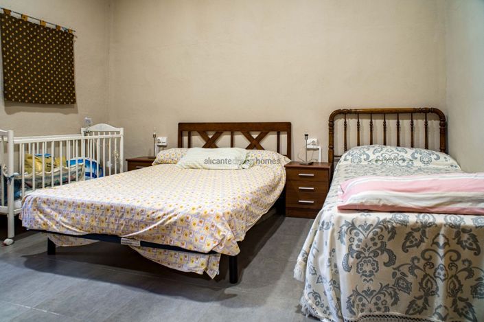 Image No.41-5 Bed Country House for sale