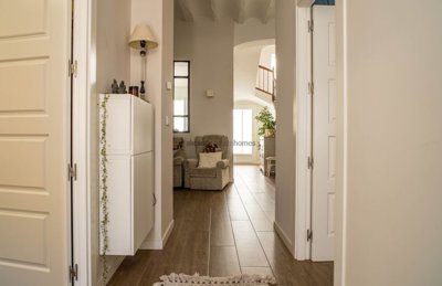 g2d608aaf-1a53-4557-895a-7a8aceda5fc4