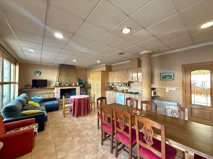 Image No.11-5 Bed Townhouse for sale