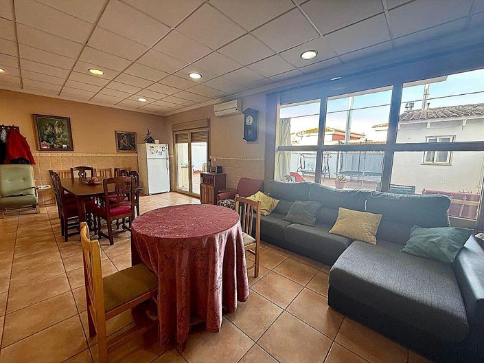 Image No.12-5 Bed Townhouse for sale