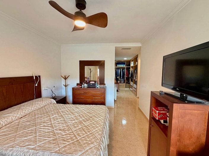 Image No.16-5 Bed Townhouse for sale