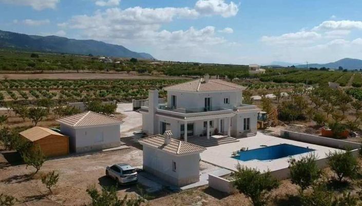 Image No.2-4 Bed Villa for sale