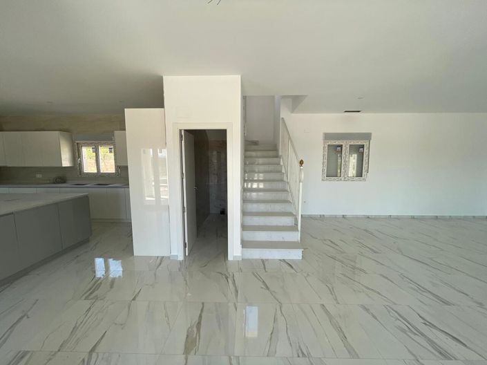 Image No.11-6 Bed Villa for sale