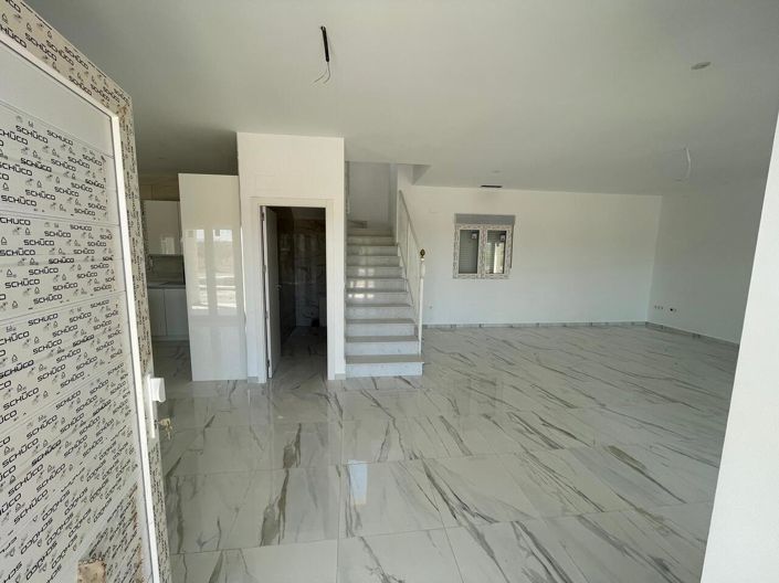 Image No.12-6 Bed Villa for sale