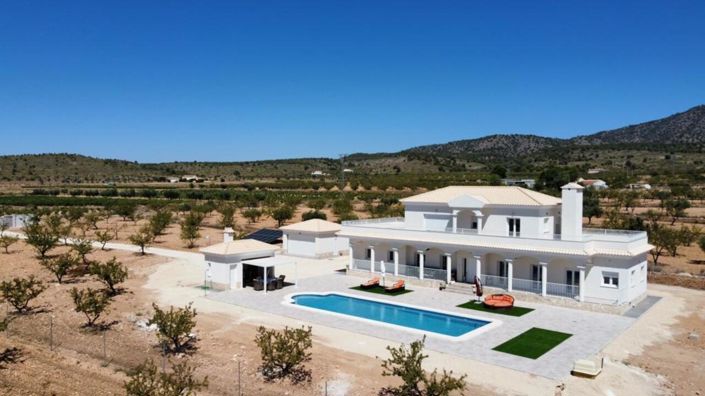 Image No.2-6 Bed Villa for sale