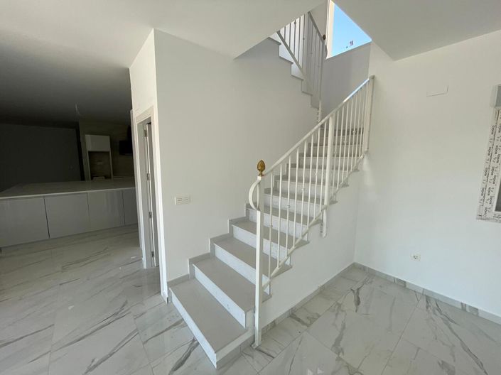 Image No.22-6 Bed Villa for sale