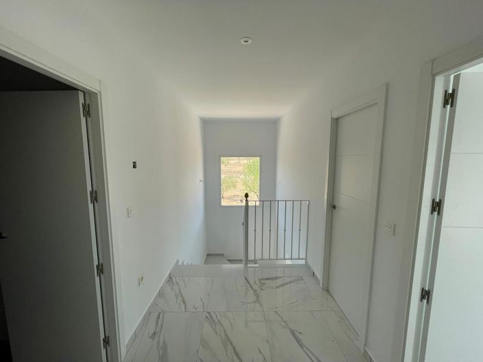 Image No.28-6 Bed Villa for sale