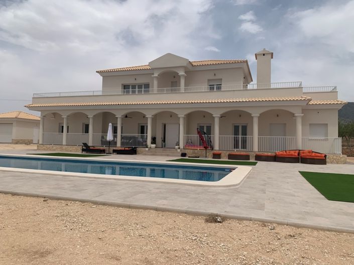 Image No.3-6 Bed Villa for sale