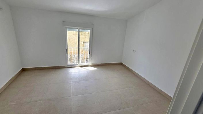 Image No.16-3 Bed Townhouse for sale