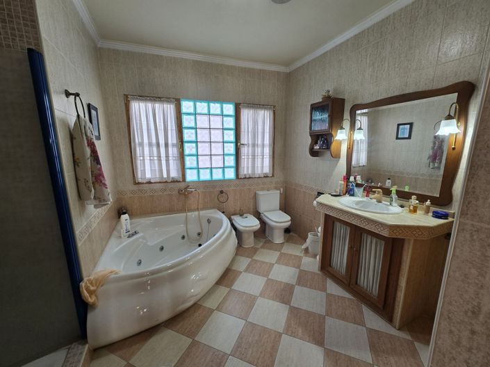 Image No.24-5 Bed Townhouse for sale