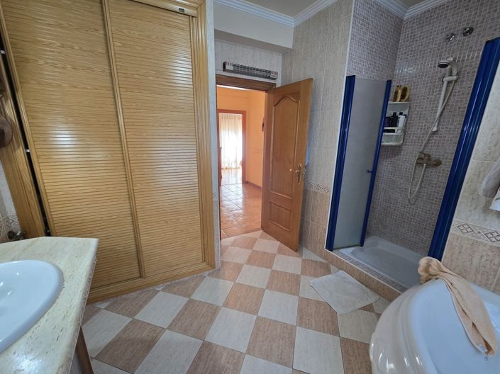 Image No.34-5 Bed Townhouse for sale