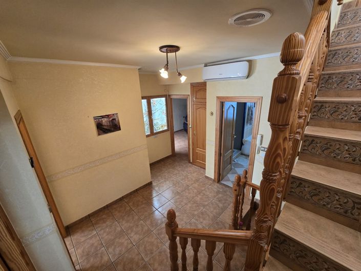 Image No.40-5 Bed Townhouse for sale