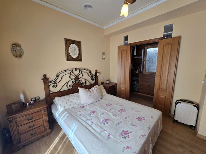 Image No.43-5 Bed Townhouse for sale