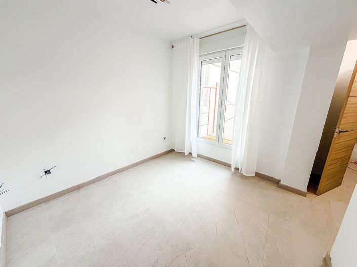 Image No.17-2 Bed Apartment for sale