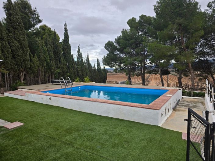 Image No.10-Maison de campagne de 4 chambres à vendre à Yecla