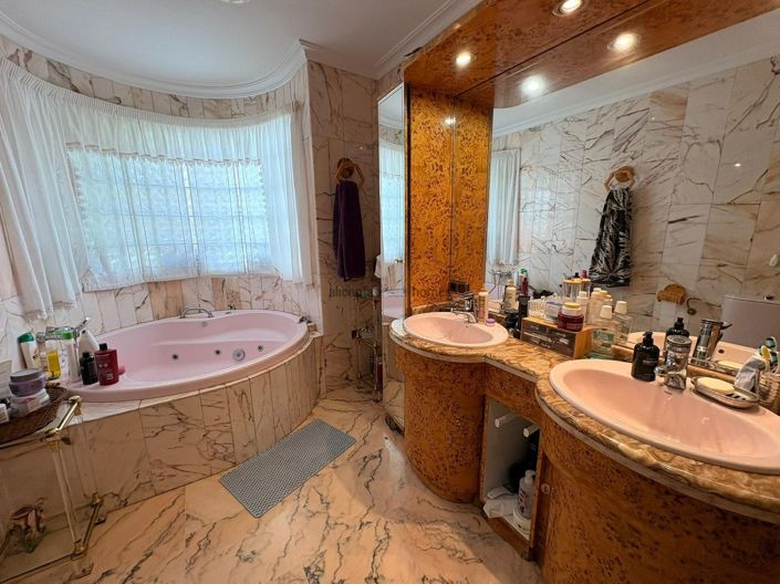 Image No.18-Villa de 6 chambres à vendre à Sax