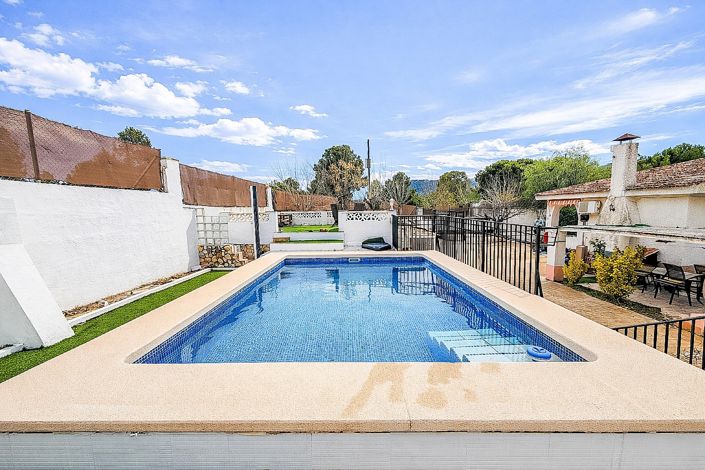 Image No.2-Villa de 4 chambres à vendre à Tibi