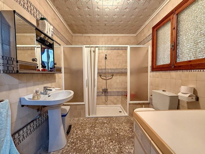 Image No.13-5 Bed Townhouse for sale