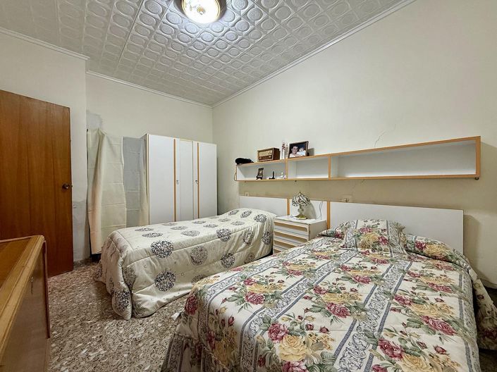 Image No.19-5 Bed Townhouse for sale