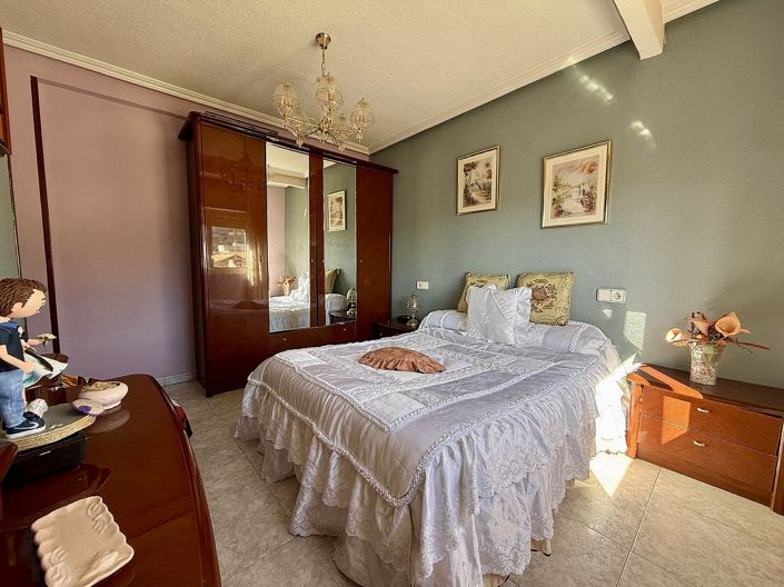 Image No.19-5 Bed Apartment for sale