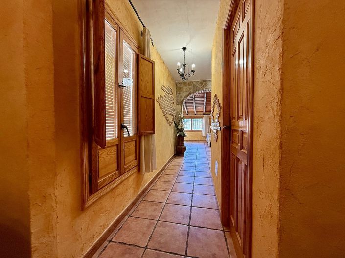 Image No.22-5 Bed Apartment for sale