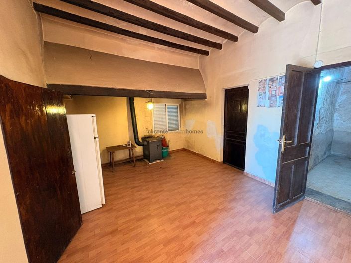 Image No.14-4 Bed Country House for sale